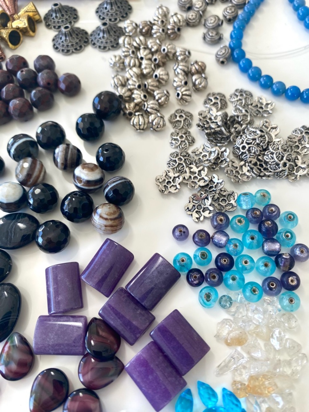 Gemstone, Crystal & Metal Bead Lot - Picture 8 of 9
